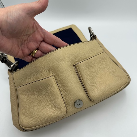 📸SALE📸 Coach Chelsea Tan Pebbled Leather Hobo Flap Shoulder Bag (#F10893) - Picture 13 of 16